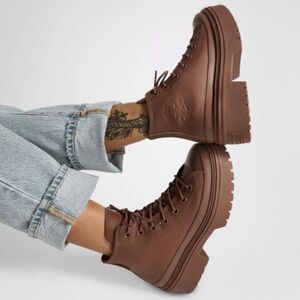 Converse Chuck Taylor Leather Lugged Platform Sneakers - Brown - A11547C